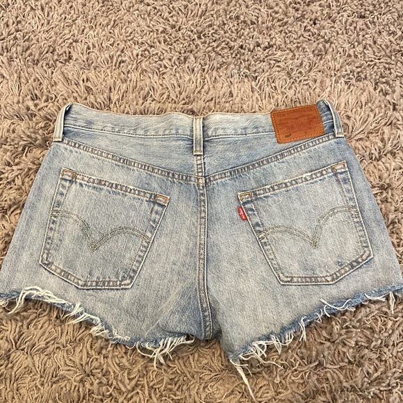 Levi’s 501 Jean Shorts - Picture 2 of 2